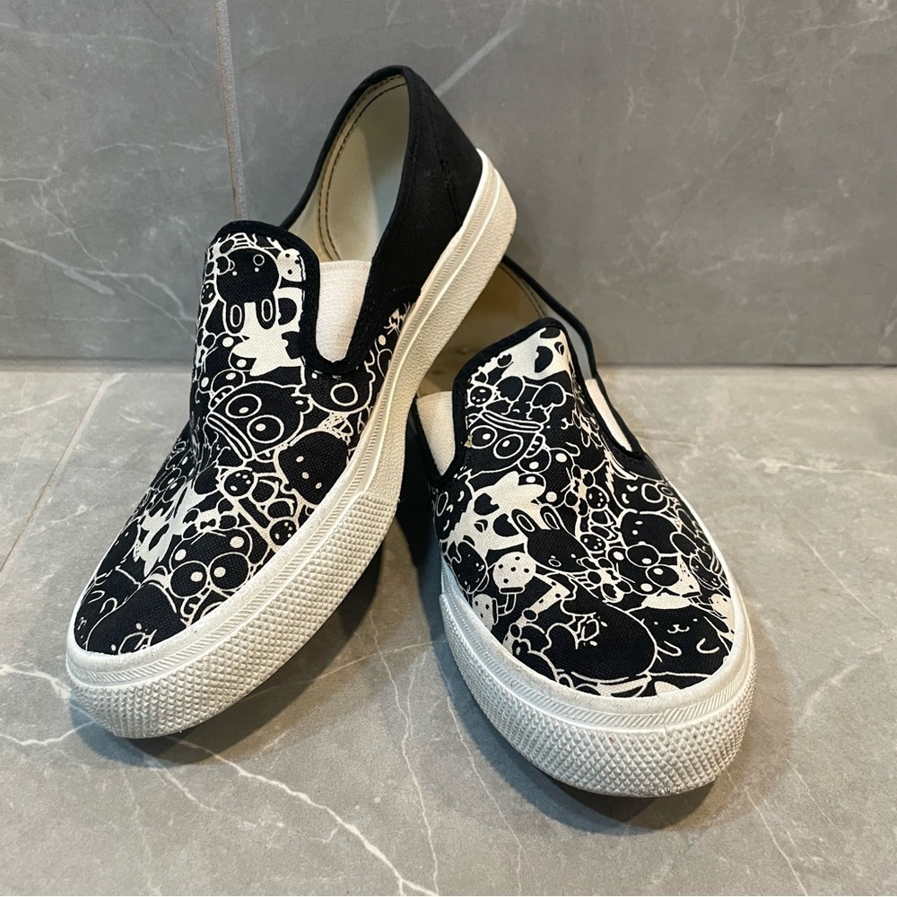 Sanrio Characters Pompom Pochacco Black & White Slip-On Women's Sneakers